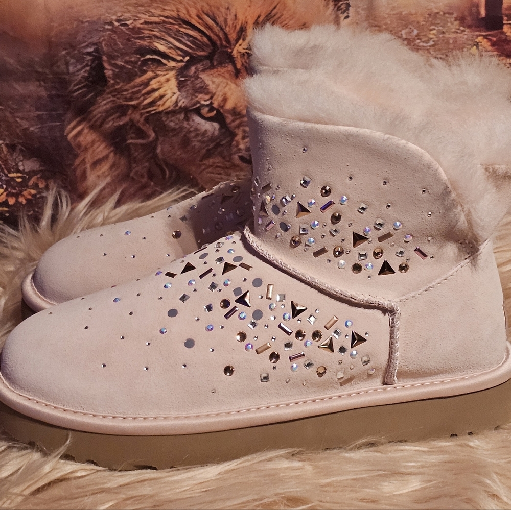UGG AUSTRALIA CLASSIC GALAXY BLING ANKLE BOOT - SIZE 5 - PINK - NEW WITH DEFECT